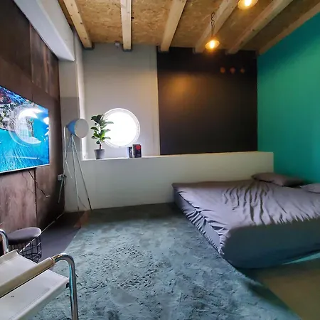 Stunning Industrial Loft In A Former Power Plant Apartment *